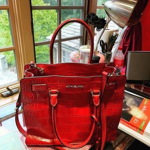 I’m selling my never been used purse b/c economy